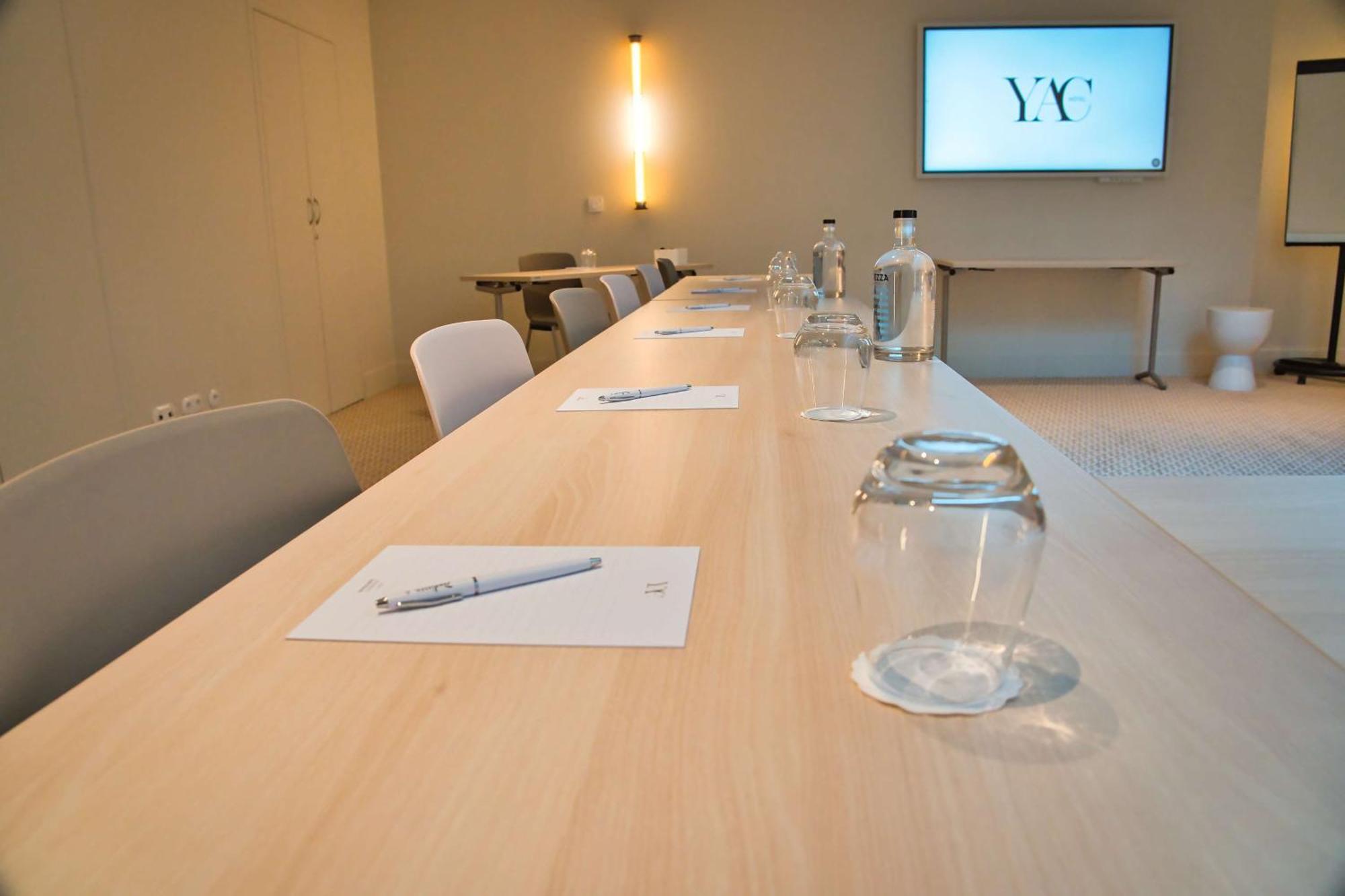 Hotel Yac Paris Clichy, A Member Of Radisson Individuals Exterior photo