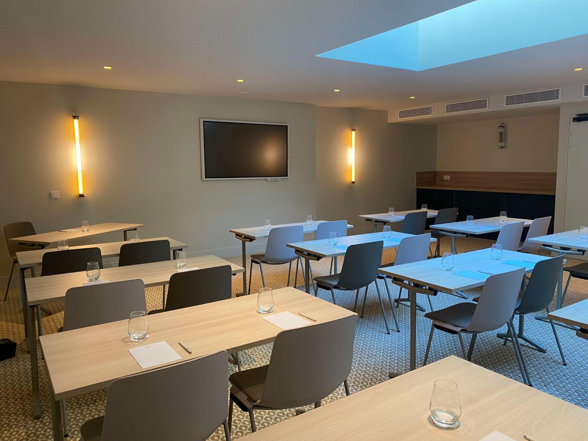 Hotel Yac Paris Clichy, A Member Of Radisson Individuals Exterior photo